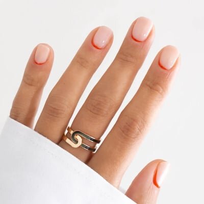 french inverso su unghie rosse